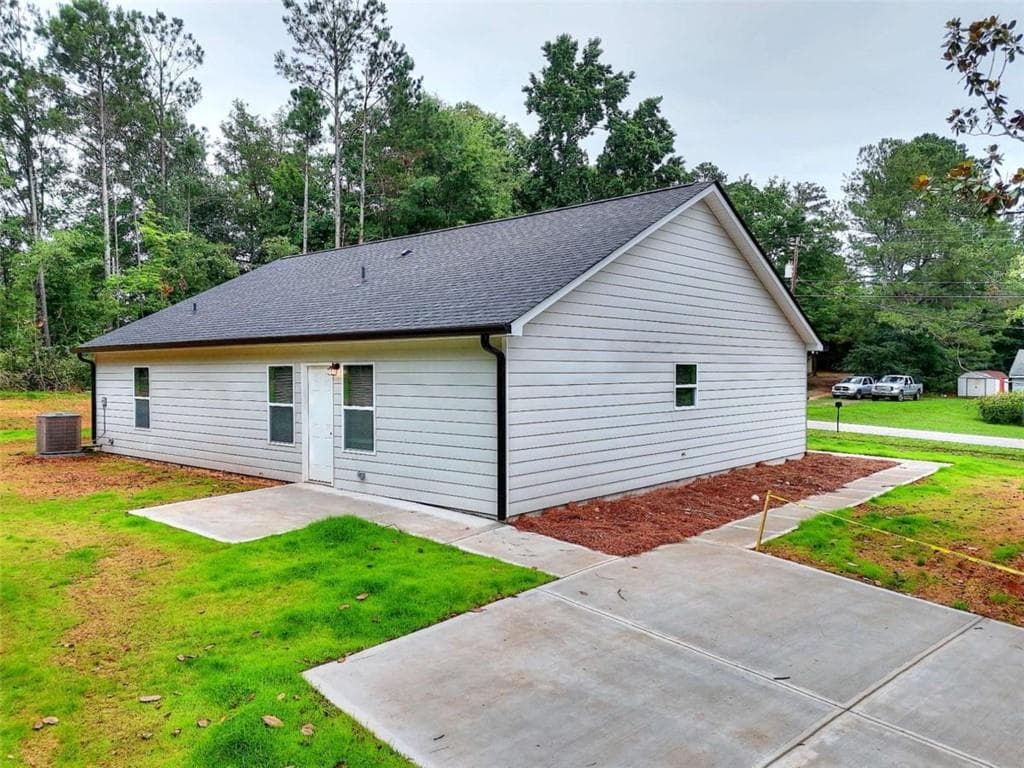 4 bedroom, 2 bathroom, 1,580 sq ft single family residence for rent at 301 Carwood Drive, Monroe, GA 30655 for $2,000 a month — photo 4