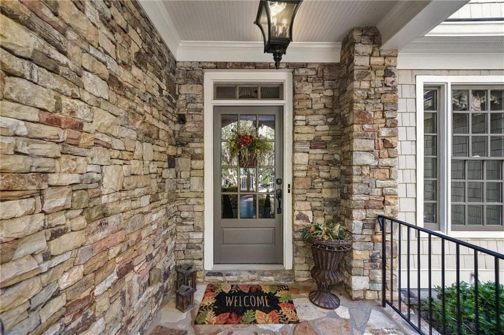 4 bedroom, 4 bathroom, 5,370 sq ft single family residence for sale at 2940 Woodvale Court, Alpharetta, GA 30022 — photo 4