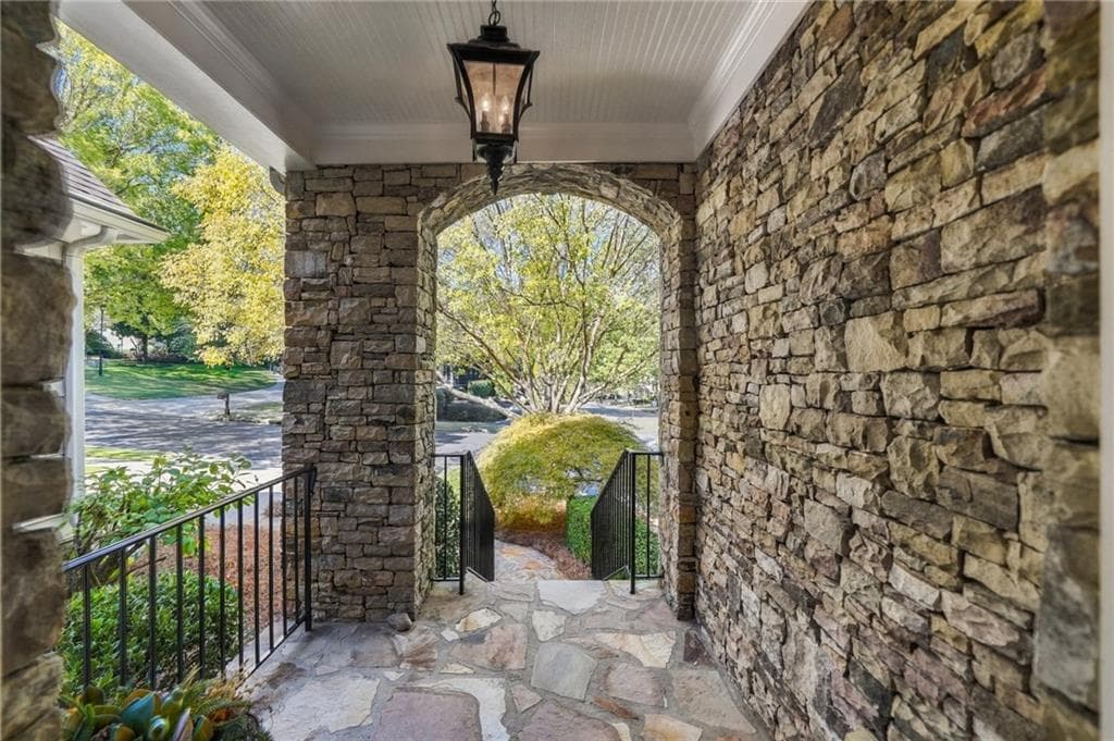 4 bedroom, 4 bathroom, 5,370 sq ft single family residence for sale at 2940 Woodvale Court, Alpharetta, GA 30022 — photo 5
