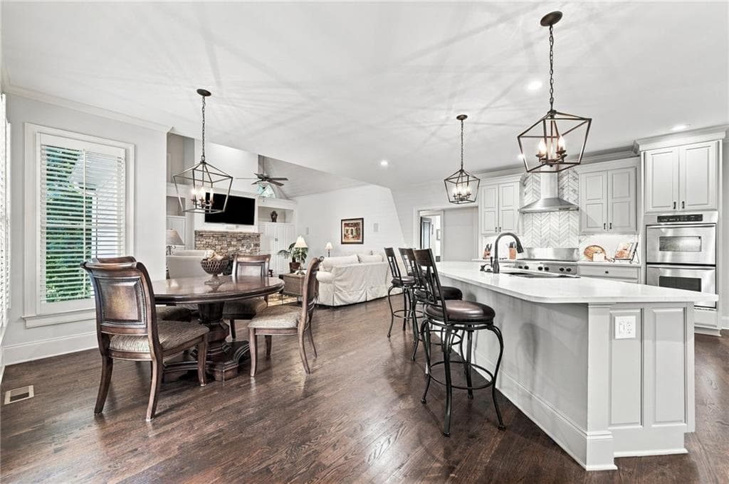 4 bedroom, 4 bathroom, 5,370 sq ft single family residence for sale at 2940 Woodvale Court, Alpharetta, GA 30022 — photo 8