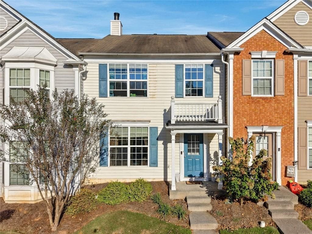 3 bedroom, 3 bathroom, 1,386 sq ft townhouse for sale at 1041 Prestwyck Court, Alpharetta, GA 30004