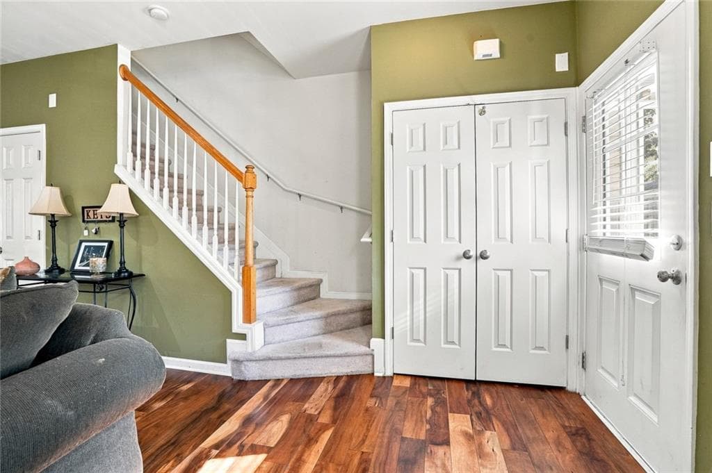 3 bedroom, 3 bathroom, 1,386 sq ft townhouse for sale at 1041 Prestwyck Court, Alpharetta, GA 30004 — photo 5