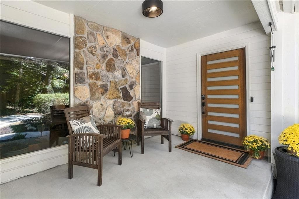 4 bedroom, 3 bathroom, 3,293 sq ft single family residence for sale at 200 Pitch Lake Lane, Roswell, GA 30076 — photo 3