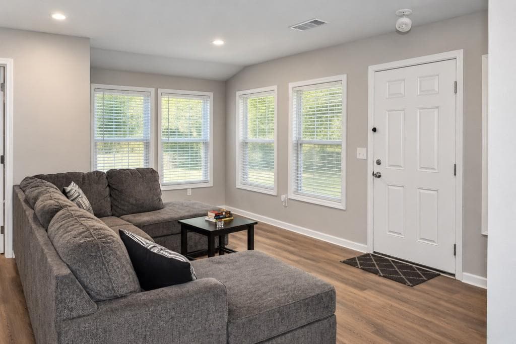 2 bedroom, 2 bathroom, 900 sq ft single family residence for sale at 1192 Pleasant Circle, Conyers, GA 30012 — photo 2