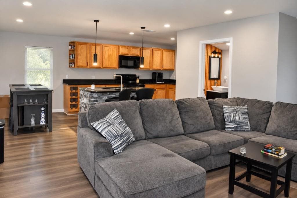 2 bedroom, 2 bathroom, 900 sq ft single family residence for sale at 1192 Pleasant Circle, Conyers, GA 30012 — photo 3