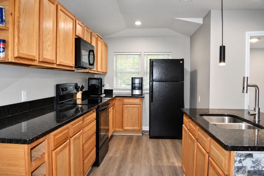 2 bedroom, 2 bathroom, 900 sq ft single family residence for sale at 1192 Pleasant Circle, Conyers, GA 30012 — photo 5