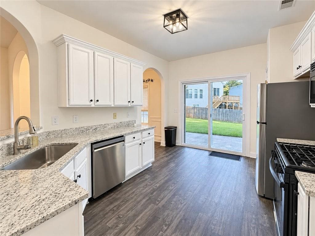 4 bedroom, 4 bathroom, 2,527 sq ft single family residence for rent at 949 College Place Court, Kennesaw, GA 30144 for $3,000 a month — photo 4