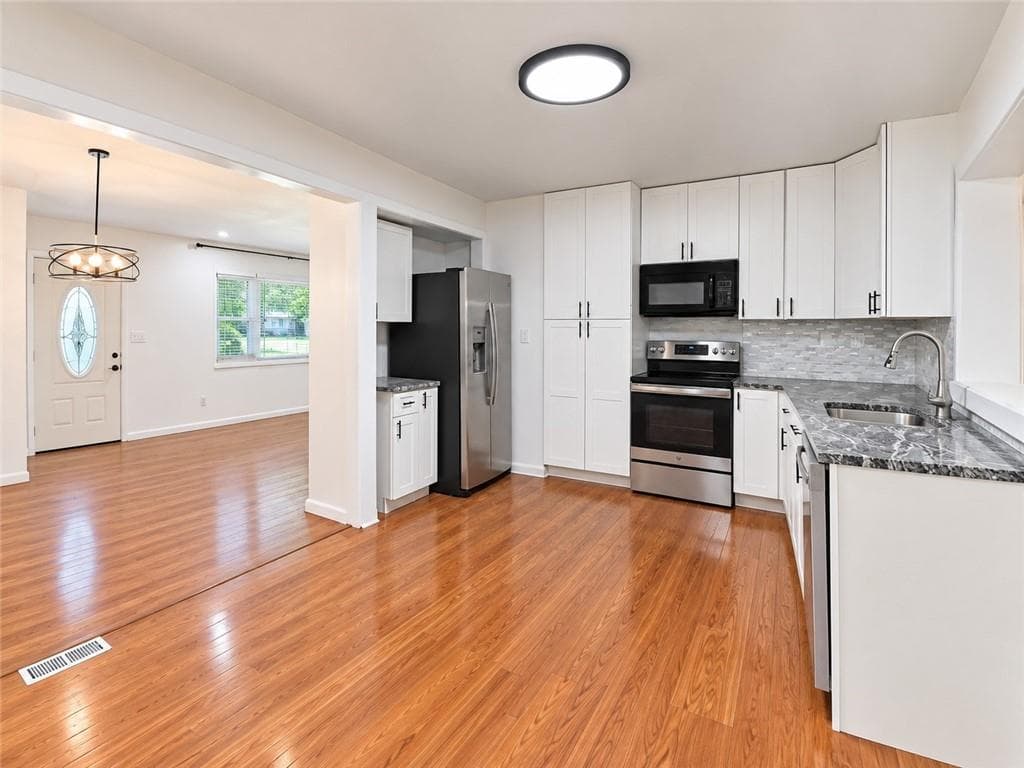 3 bedroom, 3 bathroom, 1,616 sq ft single family residence for rent at 2579 Bonnybrook Drive, Atlanta, GA 30311 for $1,795 a month — photo 9