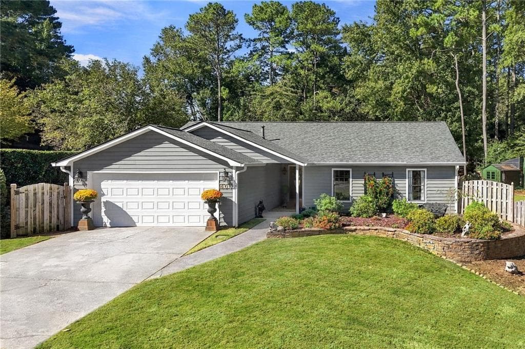 3 bedroom, 2 bathroom, 1,820 sq ft single family residence for sale at 400 N Kimberly Court, Roswell, GA 30076