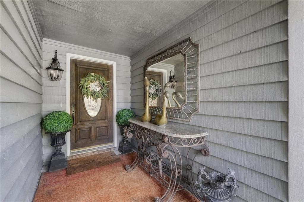 3 bedroom, 2 bathroom, 1,820 sq ft single family residence for sale at 400 N Kimberly Court, Roswell, GA 30076 — photo 3