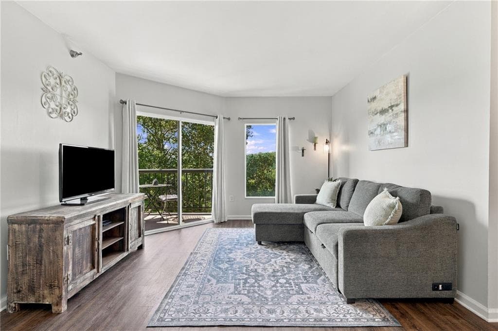 1 bedroom, 1 bathroom, 820 sq ft condominium for sale at 1 Biscayne Drive 609, Atlanta, GA 30309 — photo 2