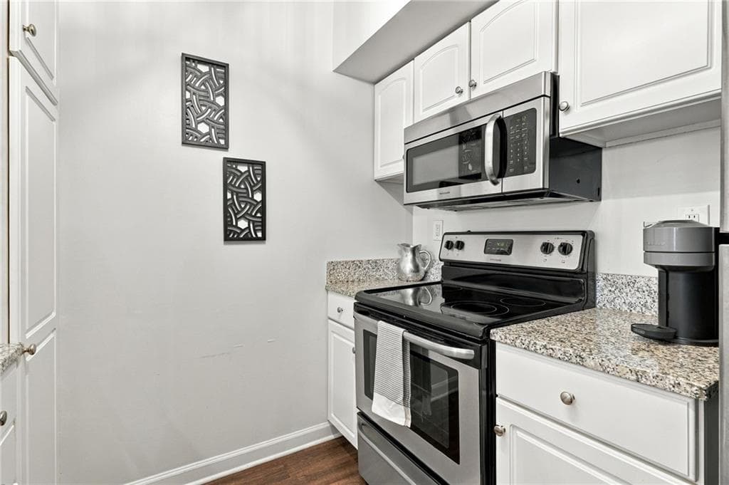 1 bedroom, 1 bathroom, 820 sq ft condominium for sale at 1 Biscayne Drive 609, Atlanta, GA 30309 — photo 4