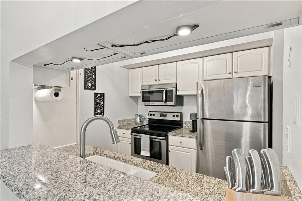 1 bedroom, 1 bathroom, 820 sq ft condominium for sale at 1 Biscayne Drive 609, Atlanta, GA 30309 — photo 5