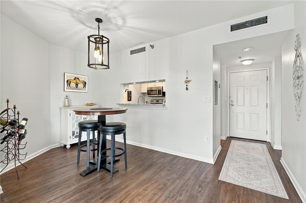 1 bedroom, 1 bathroom, 820 sq ft condominium for sale at 1 Biscayne Drive 609, Atlanta, GA 30309 — photo 7