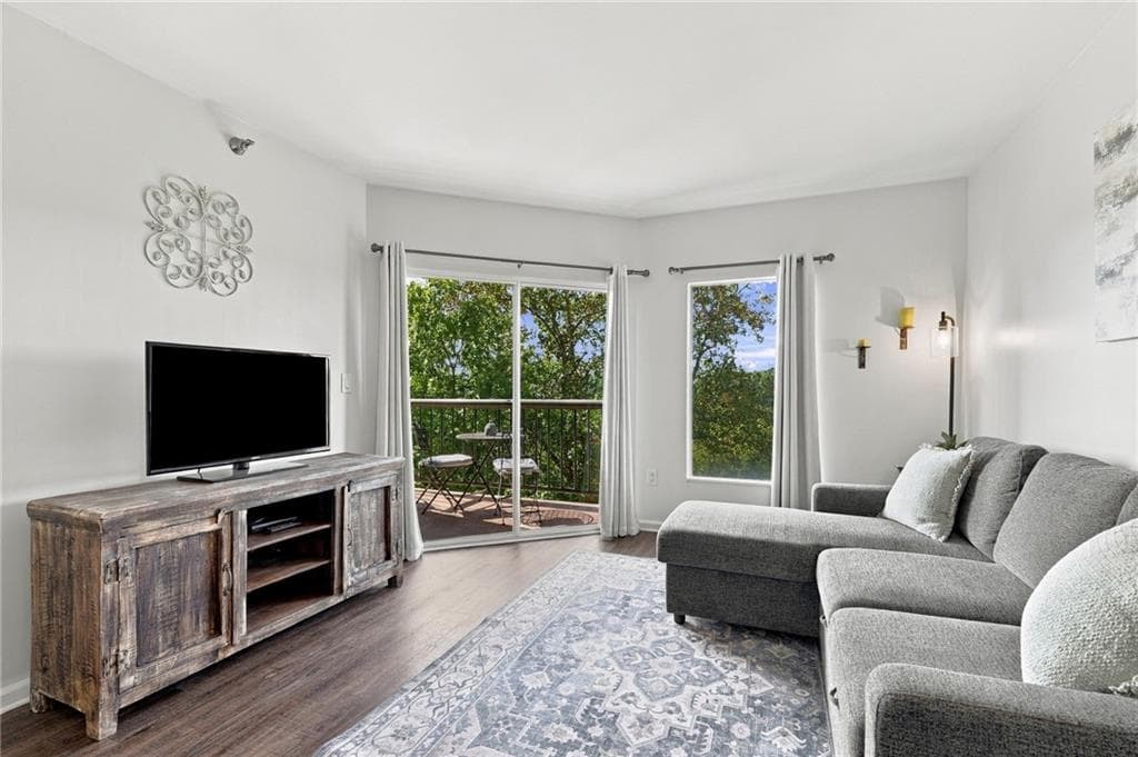 1 bedroom, 1 bathroom, 820 sq ft condominium for sale at 1 Biscayne Drive 609, Atlanta, GA 30309 — photo 8
