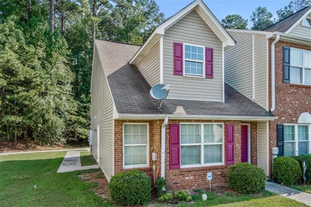 2 bedroom, 2 bathroom, 1,256 sq ft townhouse for sale at 8190 Oakley Circle # 2, Union City, GA 30291 — photo 2