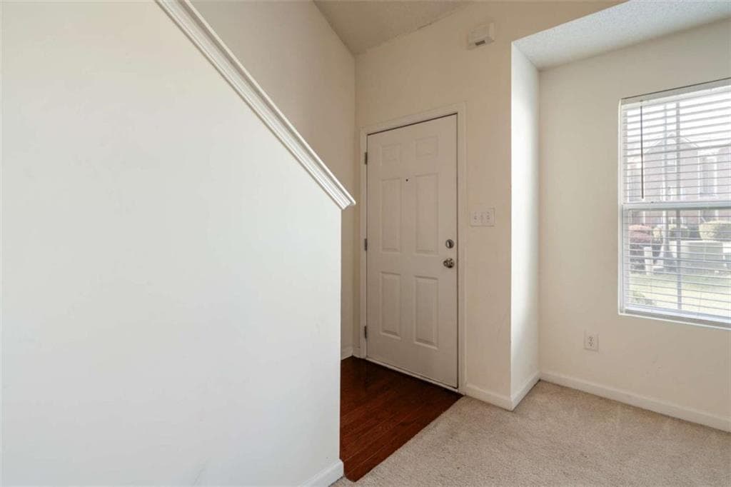2 bedroom, 2 bathroom, 1,256 sq ft townhouse for sale at 8190 Oakley Circle # 2, Union City, GA 30291 — photo 5