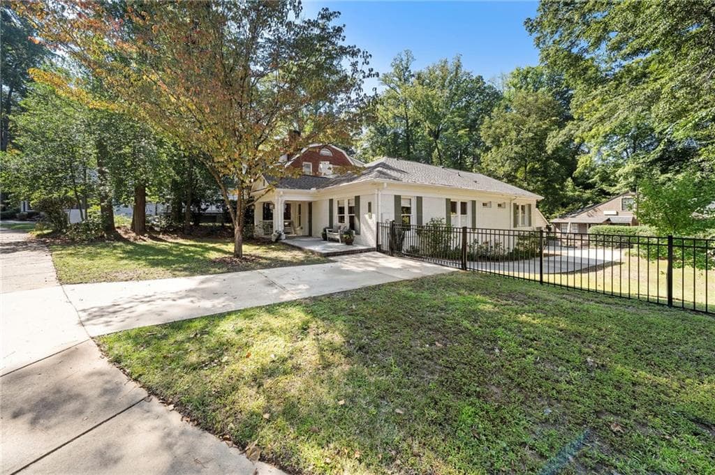 3 bedroom, 2 bathroom, 1,420 sq ft single family residence under contract at 675 Amsterdam Avenue, Atlanta, GA 30306 — photo 4