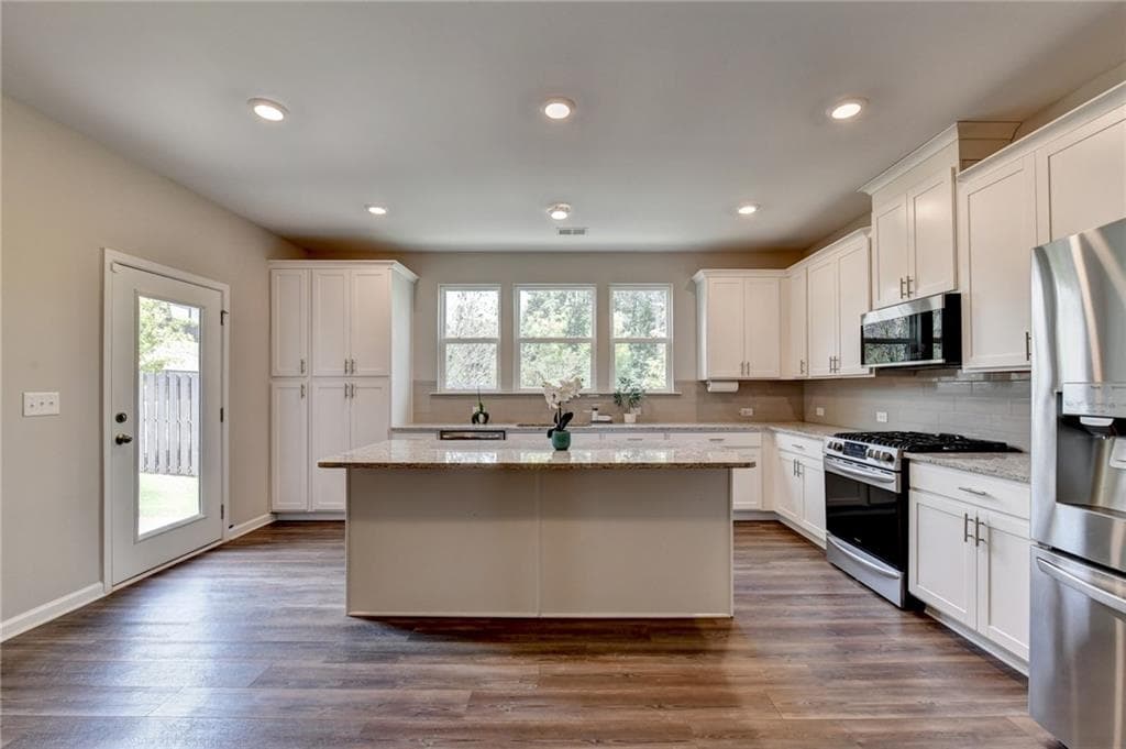 3 bedroom, 3 bathroom, 2,562 sq ft townhouse for rent at 195 Whispering Woods Court, Duluth, GA 30097 for $3,000 a month — photo 3