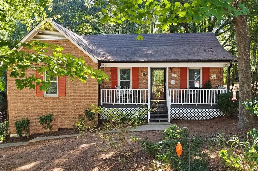 3 bedroom, 2 bathroom, 1,242 sq ft single family residence for sale at 1643 Hearthstone Way, Jonesboro, GA 30236