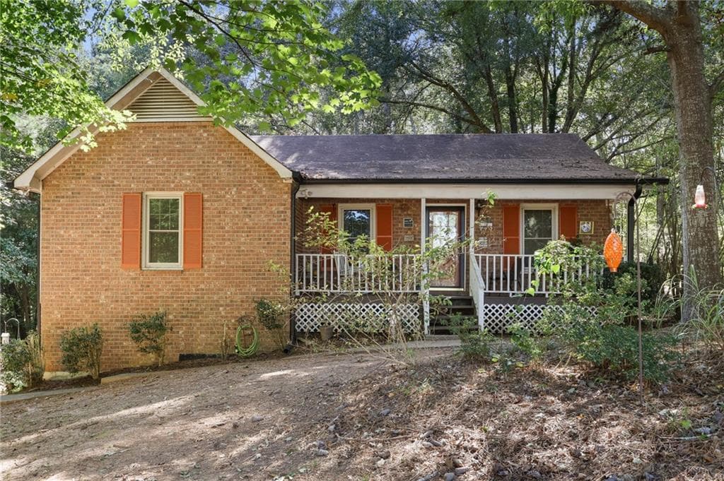 3 bedroom, 2 bathroom, 1,242 sq ft single family residence for sale at 1643 Hearthstone Way, Jonesboro, GA 30236 — photo 2
