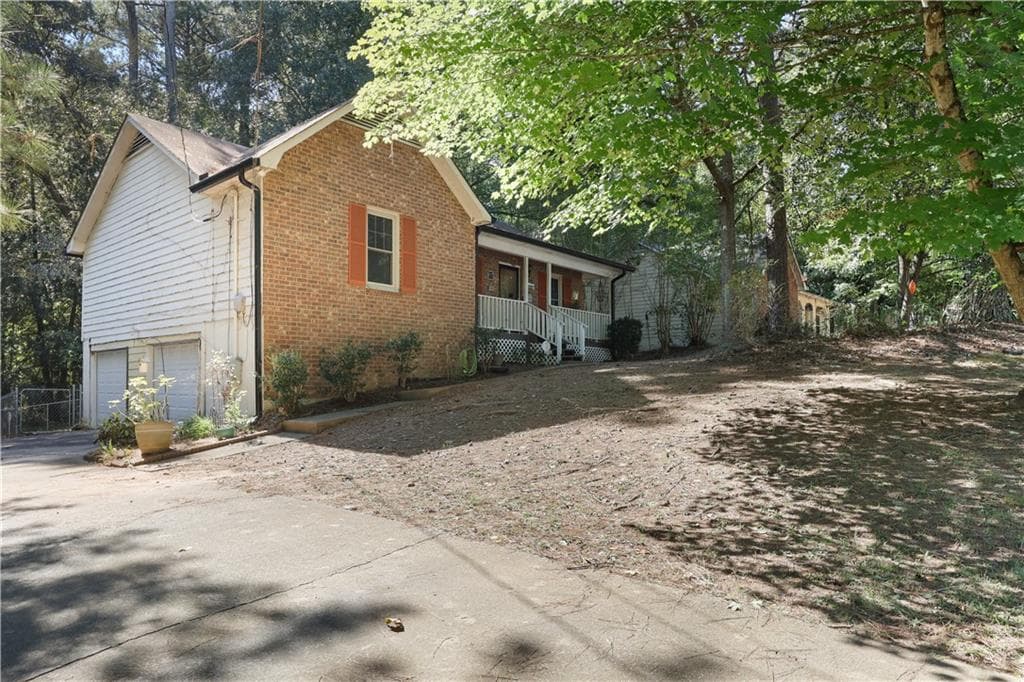 3 bedroom, 2 bathroom, 1,242 sq ft single family residence for sale at 1643 Hearthstone Way, Jonesboro, GA 30236 — photo 3