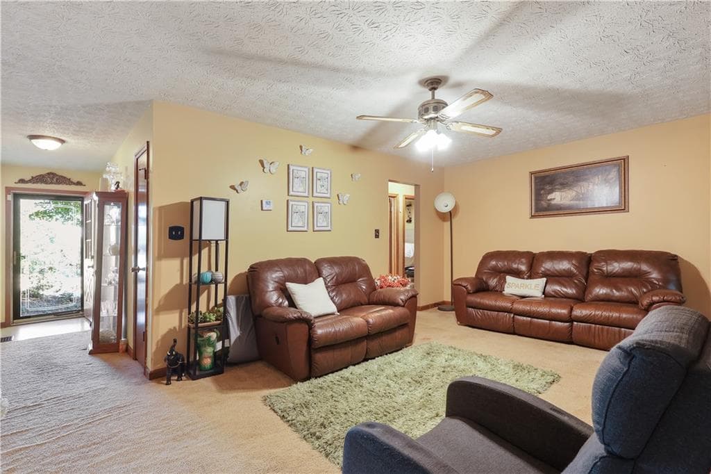 3 bedroom, 2 bathroom, 1,242 sq ft single family residence for sale at 1643 Hearthstone Way, Jonesboro, GA 30236 — photo 5