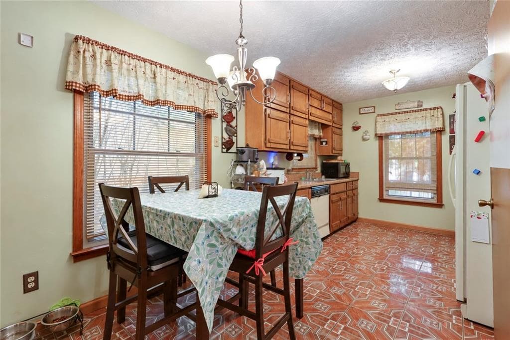 3 bedroom, 2 bathroom, 1,242 sq ft single family residence for sale at 1643 Hearthstone Way, Jonesboro, GA 30236 — photo 8