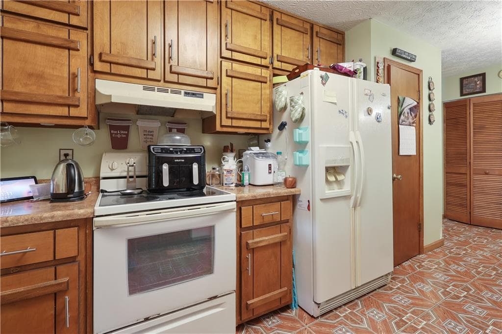 3 bedroom, 2 bathroom, 1,242 sq ft single family residence for sale at 1643 Hearthstone Way, Jonesboro, GA 30236 — photo 10