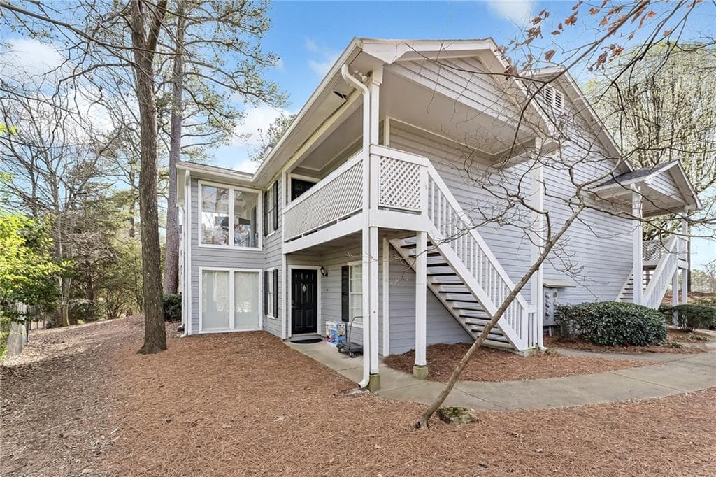 2 bedroom, 2 bathroom, 1,102 sq ft condominium for sale at 103 Natchez Trace, Sandy Springs, GA 30350 — photo 2