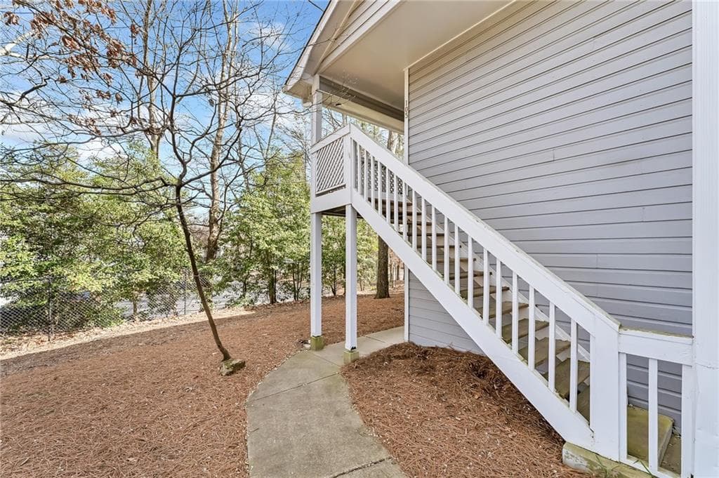 2 bedroom, 2 bathroom, 1,102 sq ft condominium for sale at 103 Natchez Trace, Sandy Springs, GA 30350 — photo 3