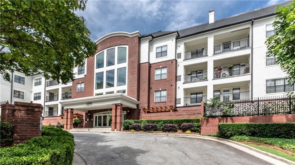 2 bedroom, 3 bathroom, 1,740 sq ft condominium for rent at 3275 Lenox Road 413, Atlanta, GA 30324 for $2,950 a month — photo 1 of 55