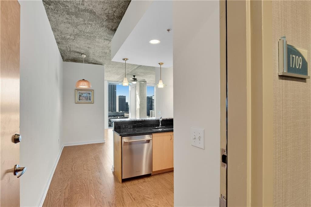 1 bedroom, 1 bathroom, 761 sq ft condominium for sale at 860 Peachtree Street 1709, Atlanta, GA 30308 — photo 5