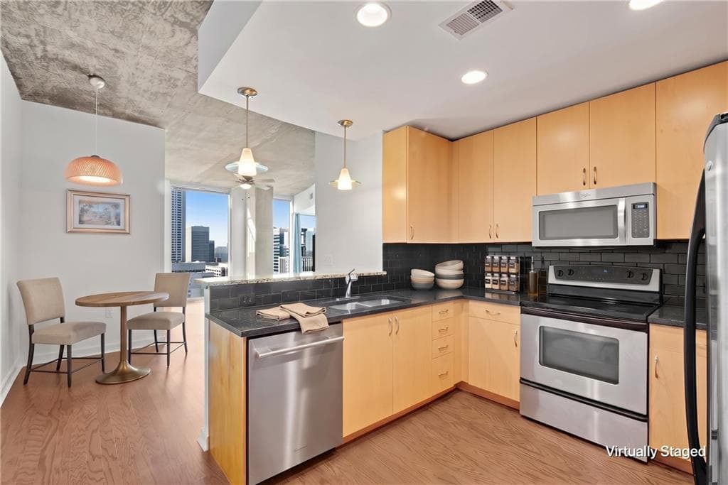 1 bedroom, 1 bathroom, 761 sq ft condominium for sale at 860 Peachtree Street 1709, Atlanta, GA 30308 — photo 6