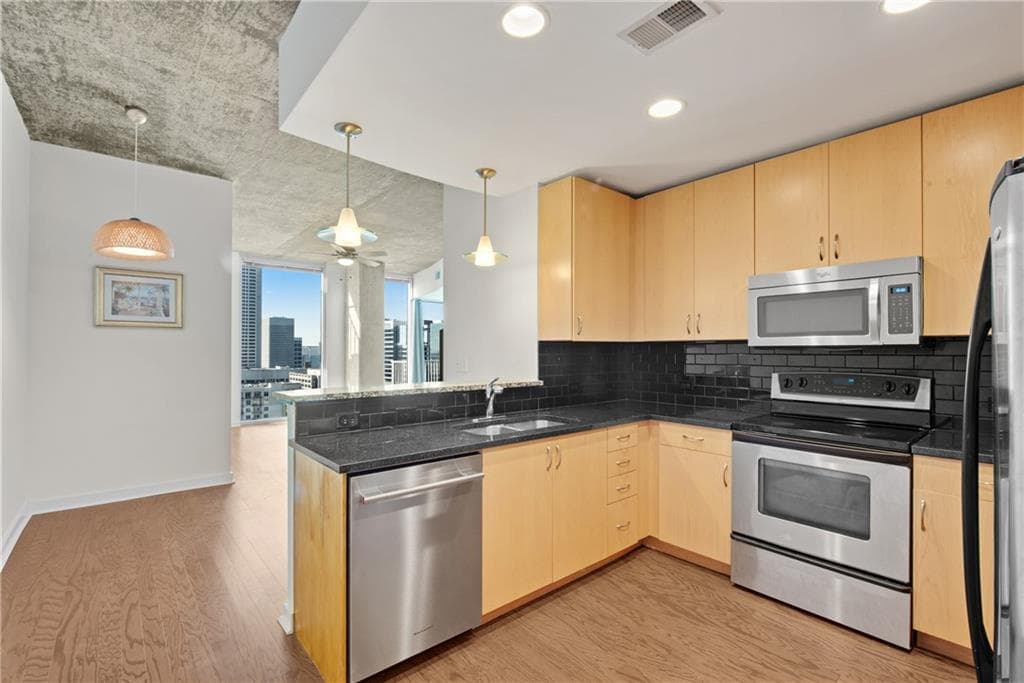 1 bedroom, 1 bathroom, 761 sq ft condominium for sale at 860 Peachtree Street 1709, Atlanta, GA 30308 — photo 7