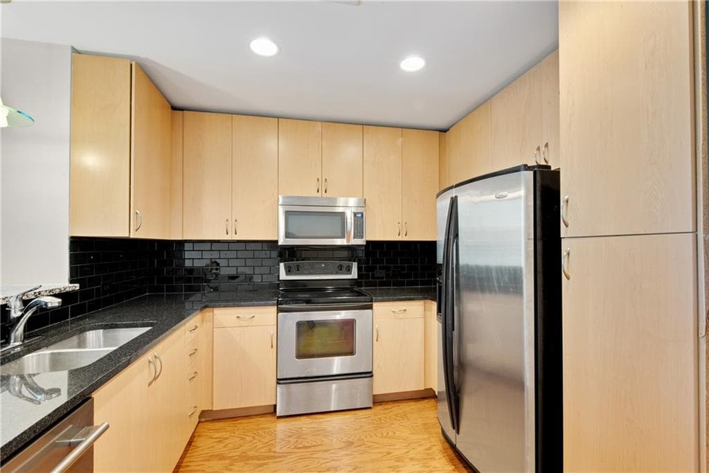 1 bedroom, 1 bathroom, 761 sq ft condominium for sale at 860 Peachtree Street 1709, Atlanta, GA 30308 — photo 8