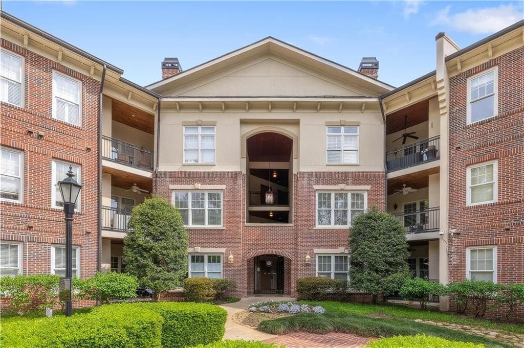 2 bedroom, 2 bathroom, 1,404 sq ft condominium for rent at 828 Highland Lane 2201, Atlanta, GA 30306 for $3,100 a month — photo 1 of 16