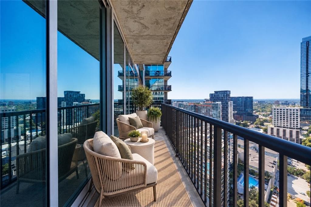 1 bedroom, 1 bathroom, 879 sq ft condominium for sale at 1080 Peachtree Street 3116, Atlanta, GA 30309 — photo 2