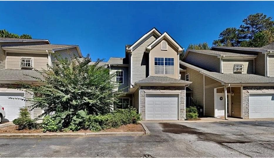 3 bedroom, 3 bathroom, 1,556 sq ft condominium for rent at 92 Bay Branch Boulevard 92, Fayetteville, GA 30214 for $2,050 a month