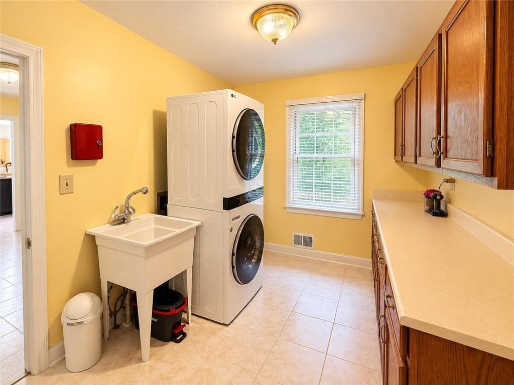 6 bedroom, 4 bathroom, 3,680 sq ft single family residence for sale at 1208 Milford Forest Drive, Marietta, GA 30008 — photo 9