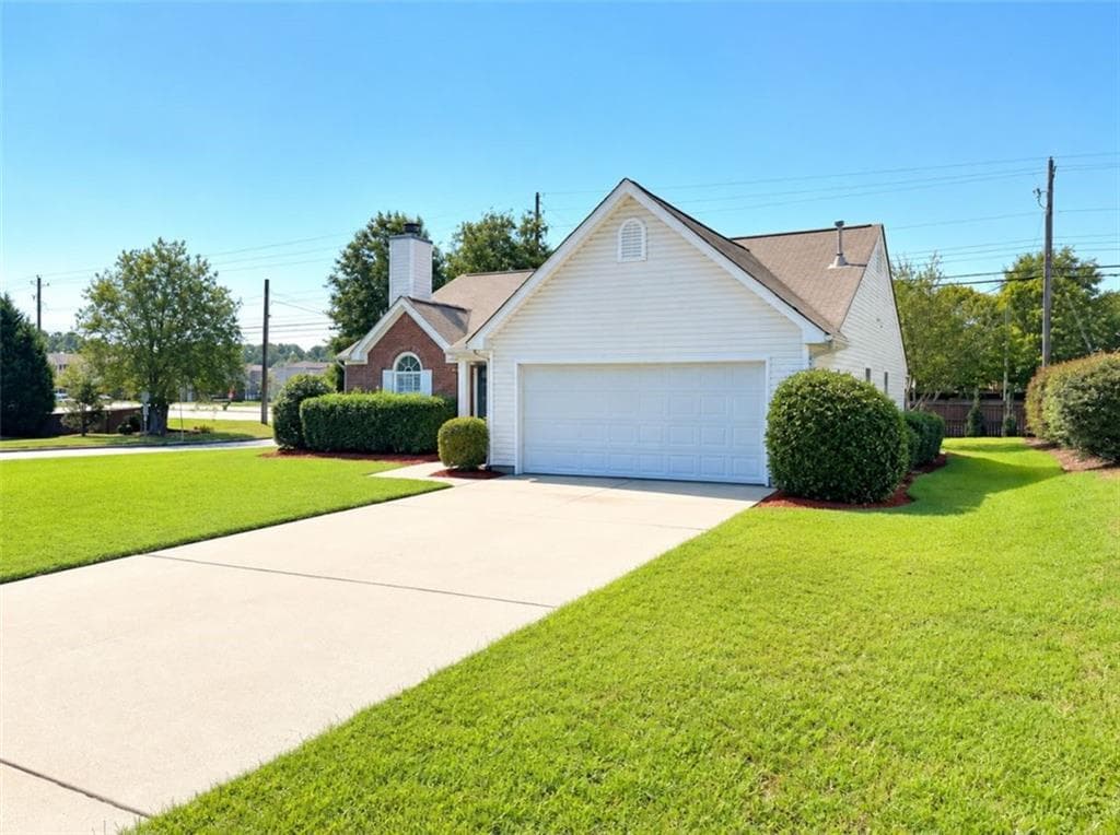 3 bedroom, 2 bathroom, 1,664 sq ft single family residence for rent at 1595 Willow River Run, Grayson, GA 30017 for $2,400 a month — photo 2