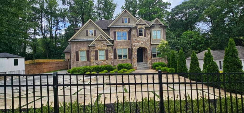 5 bedroom, 5 bathroom, 5,044 sq ft single family residence for rent at 2110 E Roxboro Road, Atlanta, GA 30324 for $8,700 a month — photo 2
