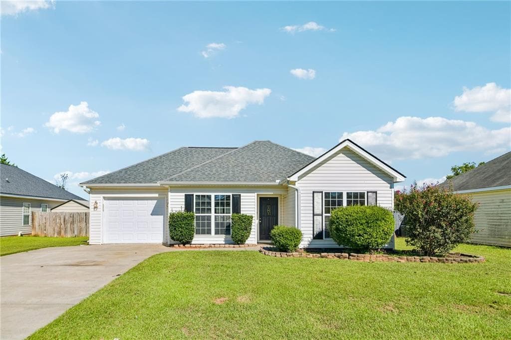3 bedroom, 2 bathroom, 1,371 sq ft single family residence for sale at 902 Haverhill Circle, Warner Robins, GA 31088 — photo 1 of 24