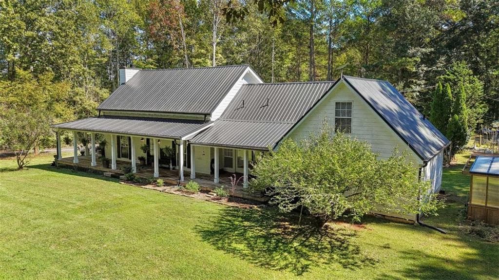 2 bedroom, 3 bathroom, 2,583 sq ft single family residence for sale at 1735 Highway 85, Senoia, GA 30276 — photo 1 of 73
