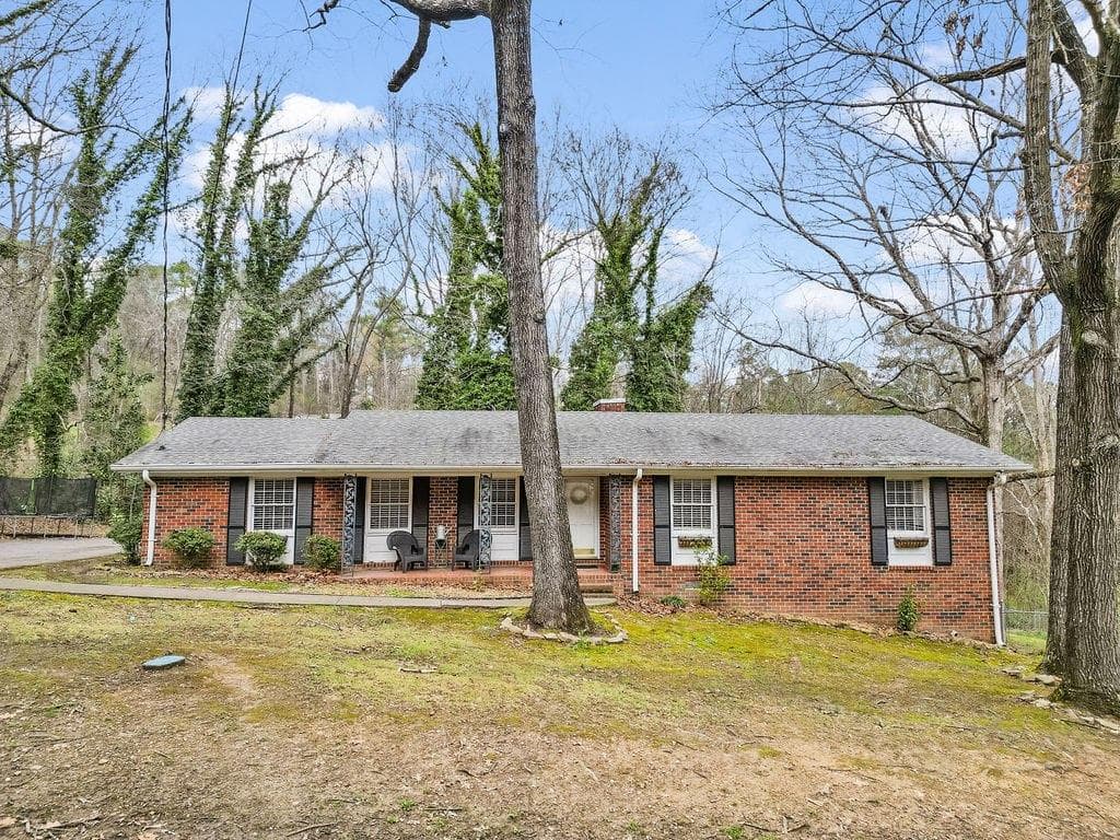 3 bedroom, 2 bathroom, 1,866 sq ft single family residence for sale at 206 Hammond Drive, Summerville, GA 30747 — photo 3