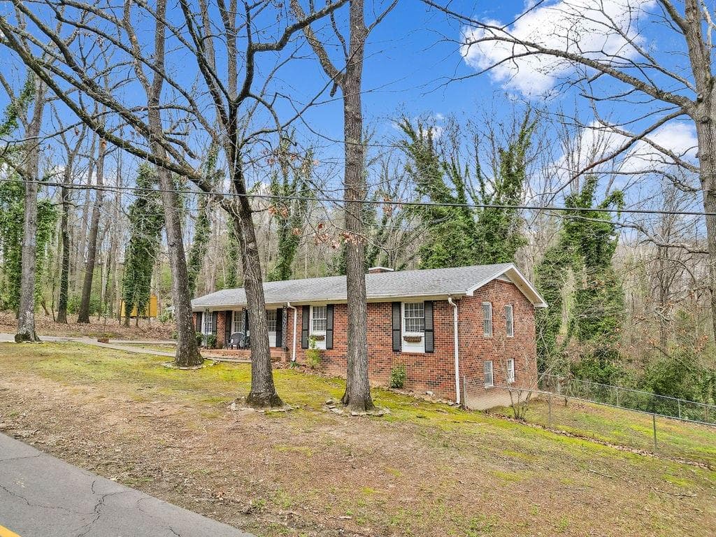 3 bedroom, 2 bathroom, 1,866 sq ft single family residence for sale at 206 Hammond Drive, Summerville, GA 30747 — photo 4