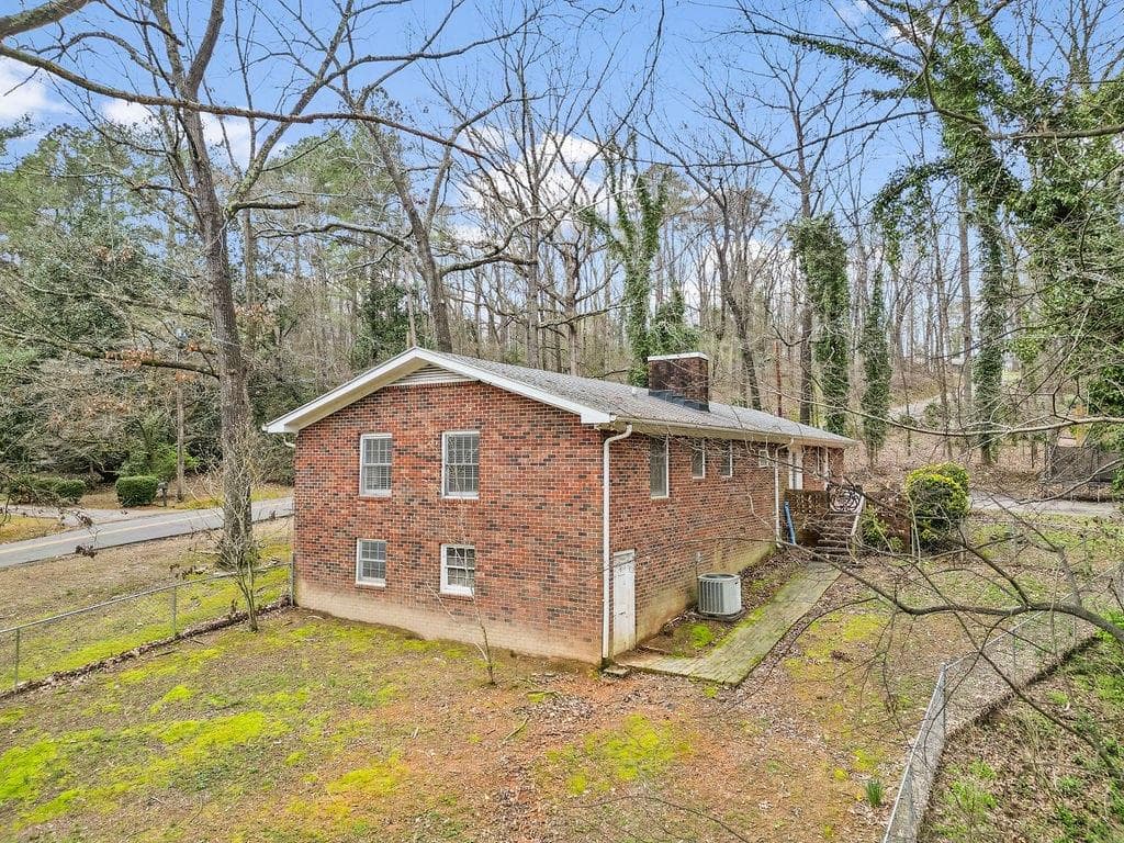 3 bedroom, 2 bathroom, 1,866 sq ft single family residence for sale at 206 Hammond Drive, Summerville, GA 30747 — photo 5