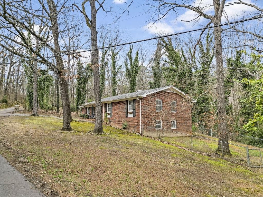 3 bedroom, 2 bathroom, 1,866 sq ft single family residence for sale at 206 Hammond Drive, Summerville, GA 30747 — photo 9
