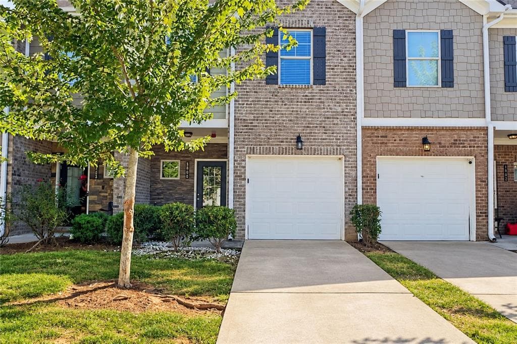3 bedroom, 3 bathroom, 1,454 sq ft townhouse for rent at 1800 Old Dogwood, Jonesboro, GA 30238 for $1,750 a month