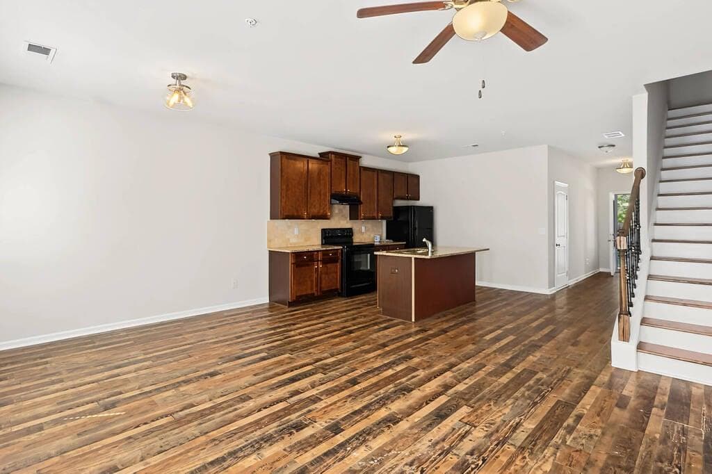 3 bedroom, 3 bathroom, 1,454 sq ft townhouse for rent at 1800 Old Dogwood, Jonesboro, GA 30238 for $1,750 a month — photo 2